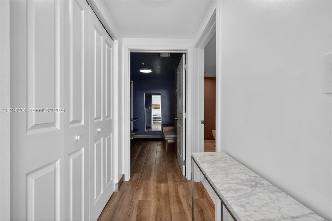 出租: $6,250 (2 贝兹, 3 浴室, 1710 平方英尺)