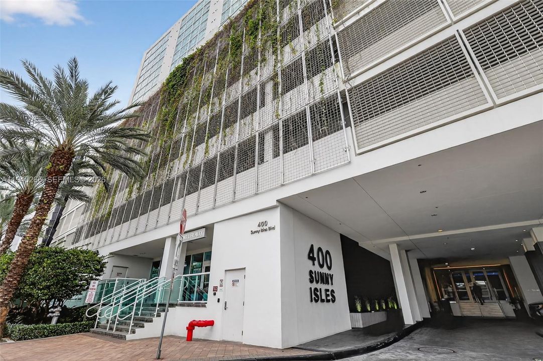 出租: $6,250 (2 贝兹, 3 浴室, 1710 平方英尺)