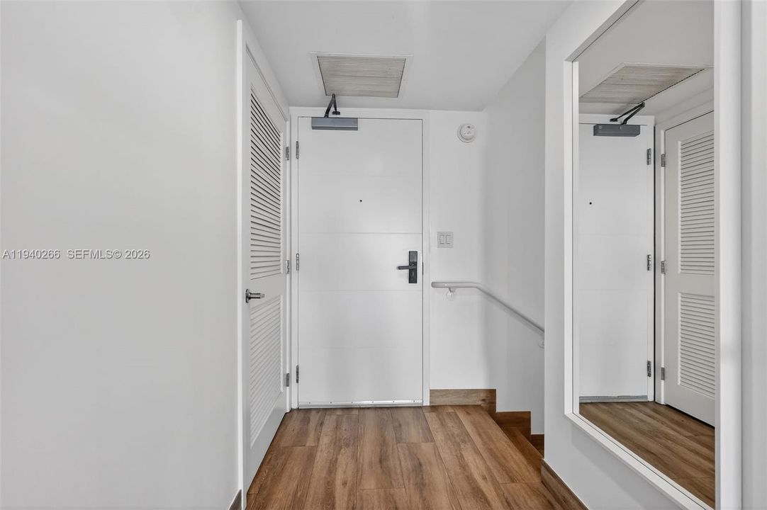 出租: $6,250 (2 贝兹, 3 浴室, 1710 平方英尺)