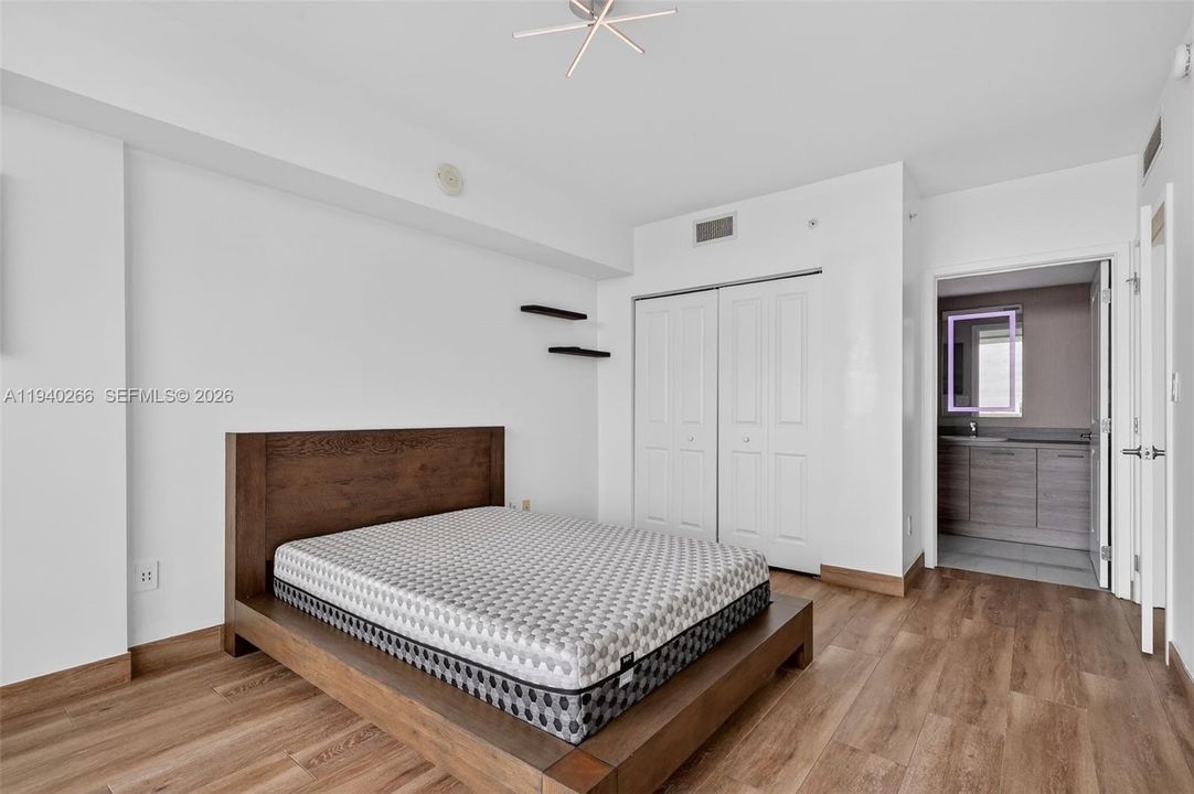 出租: $6,250 (2 贝兹, 3 浴室, 1710 平方英尺)