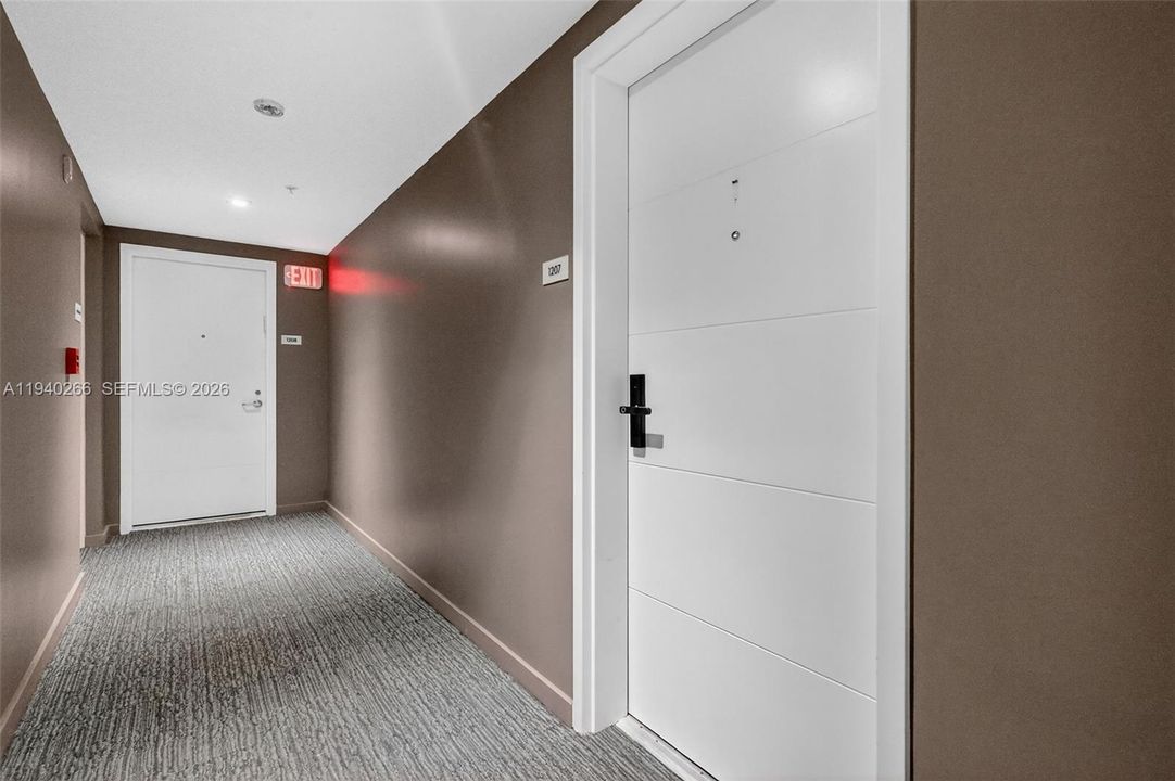 出租: $6,250 (2 贝兹, 3 浴室, 1710 平方英尺)