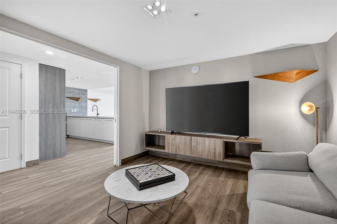 出租: $6,250 (2 贝兹, 3 浴室, 1710 平方英尺)