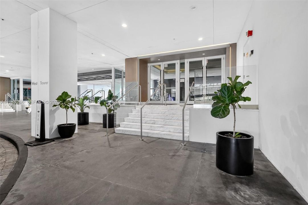 出租: $6,250 (2 贝兹, 3 浴室, 1710 平方英尺)