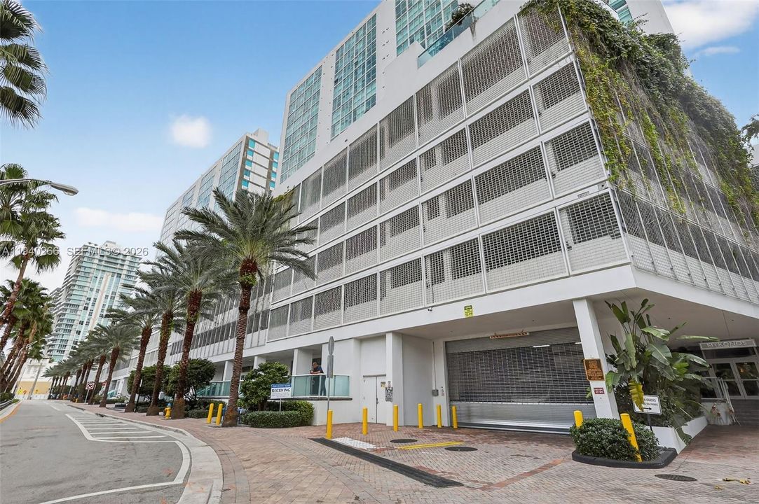 出租: $6,250 (2 贝兹, 3 浴室, 1710 平方英尺)