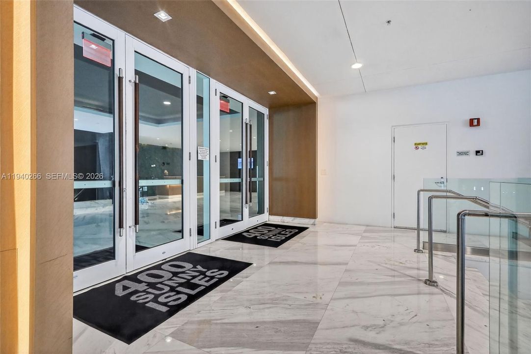 出租: $6,250 (2 贝兹, 3 浴室, 1710 平方英尺)