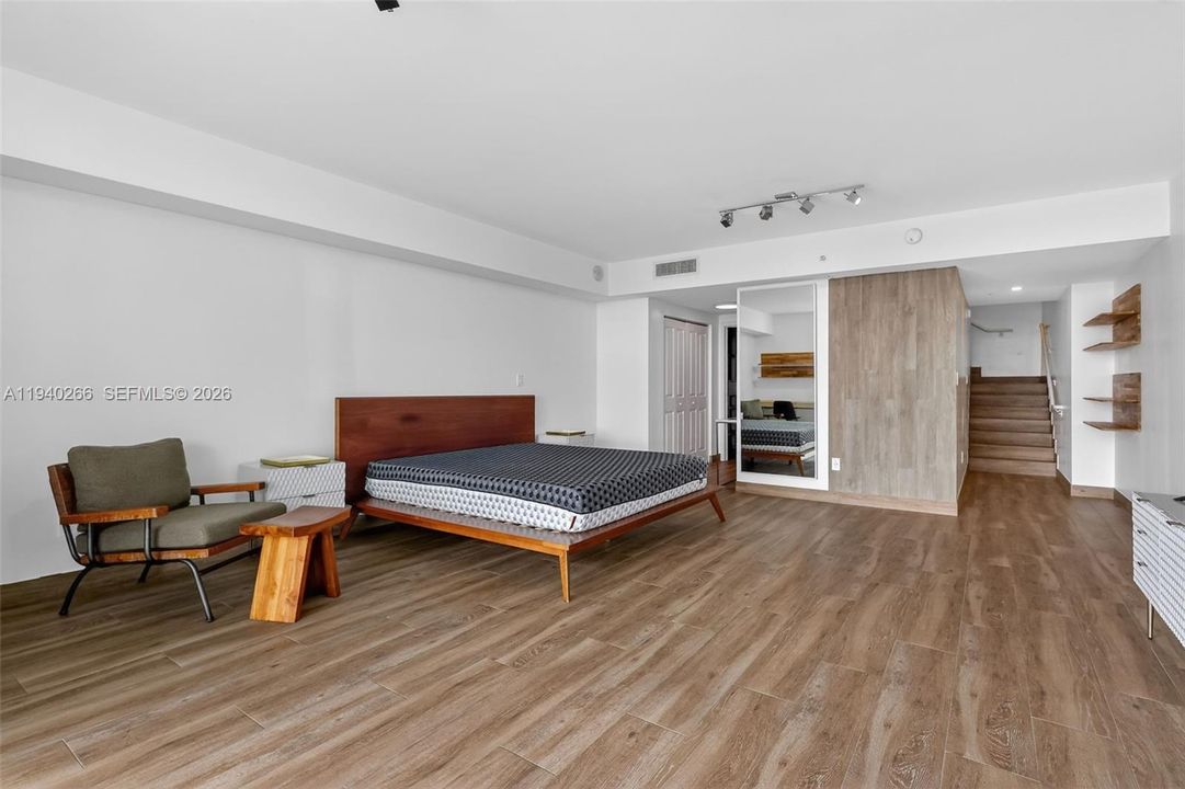 出租: $6,250 (2 贝兹, 3 浴室, 1710 平方英尺)