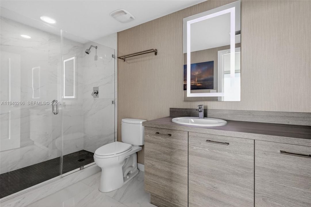 出租: $6,250 (2 贝兹, 3 浴室, 1710 平方英尺)