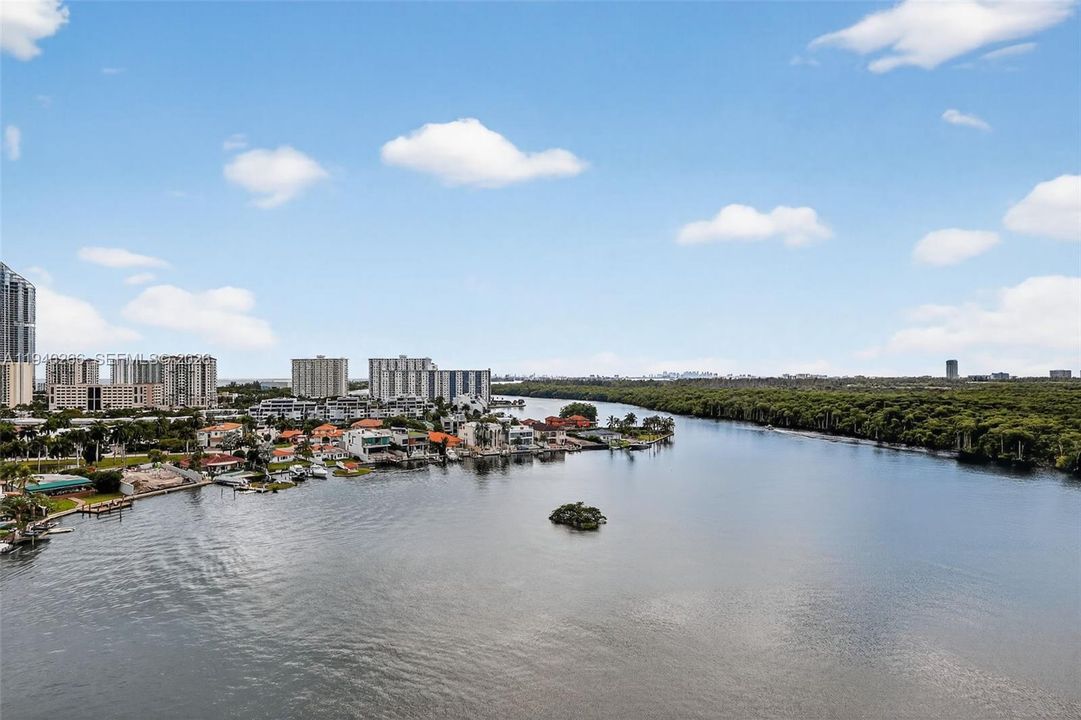 出租: $6,250 (2 贝兹, 3 浴室, 1710 平方英尺)