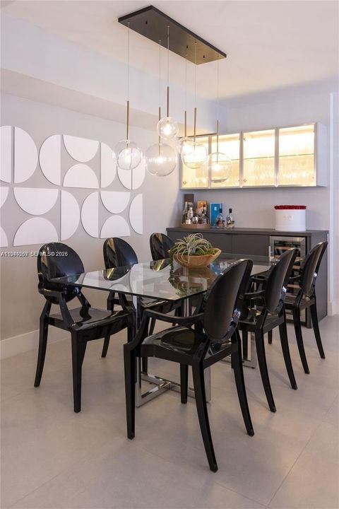 For Rent: $2,550 (2 beds, 2 baths, 940 Square Feet)