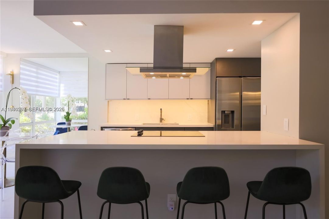 For Rent: $2,550 (2 beds, 2 baths, 940 Square Feet)