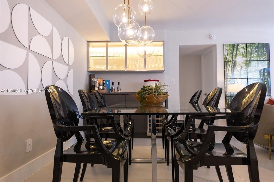 For Rent: $2,550 (2 beds, 2 baths, 940 Square Feet)