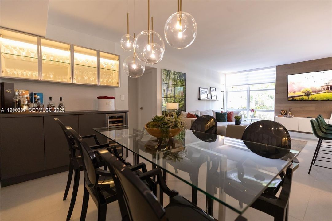 For Rent: $2,550 (2 beds, 2 baths, 940 Square Feet)