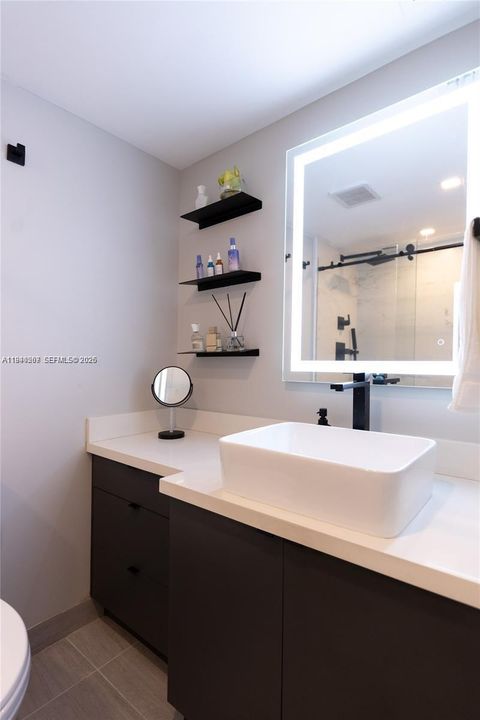 For Rent: $2,550 (2 beds, 2 baths, 940 Square Feet)