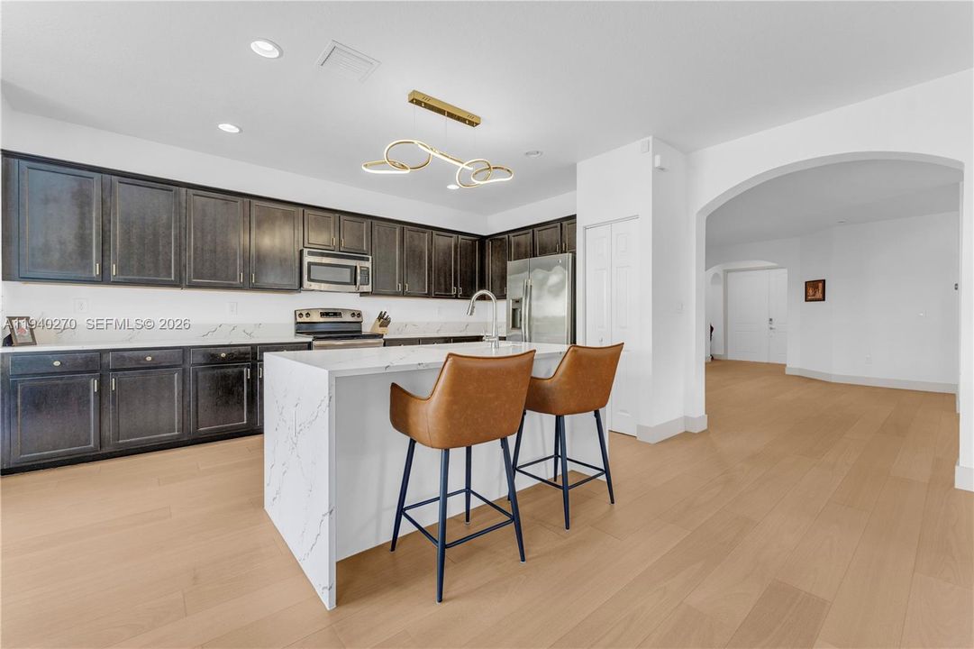 En Venta: $750,000 (4 camas, 3 baños, 2265 Pies cuadrados)