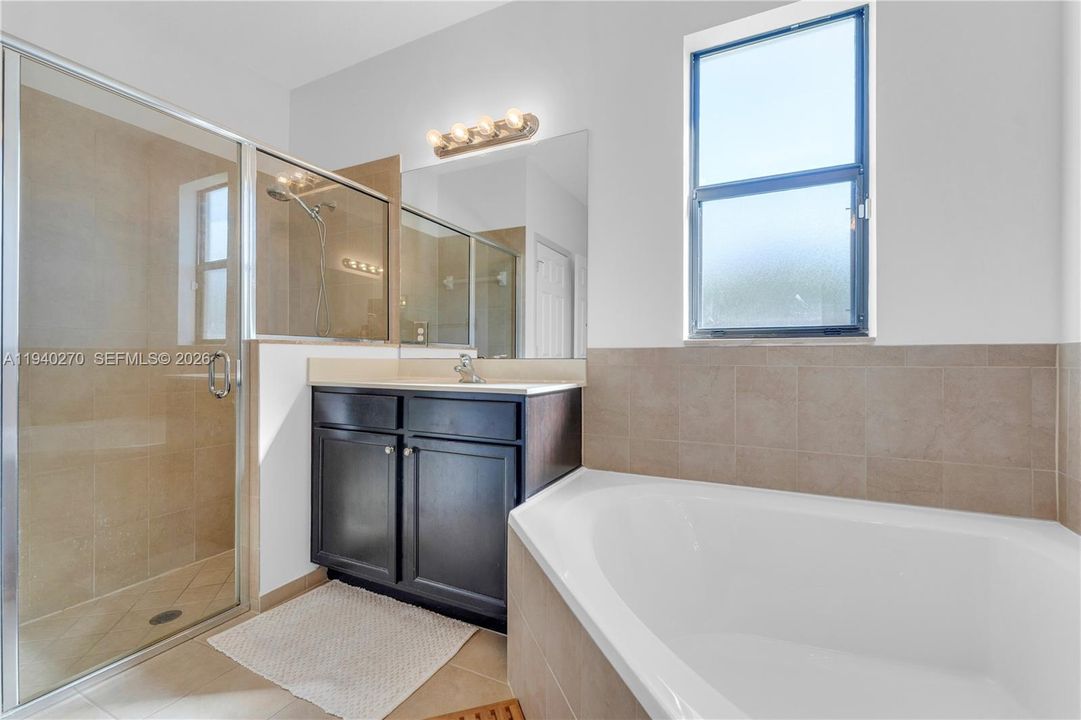 En Venta: $750,000 (4 camas, 3 baños, 2265 Pies cuadrados)