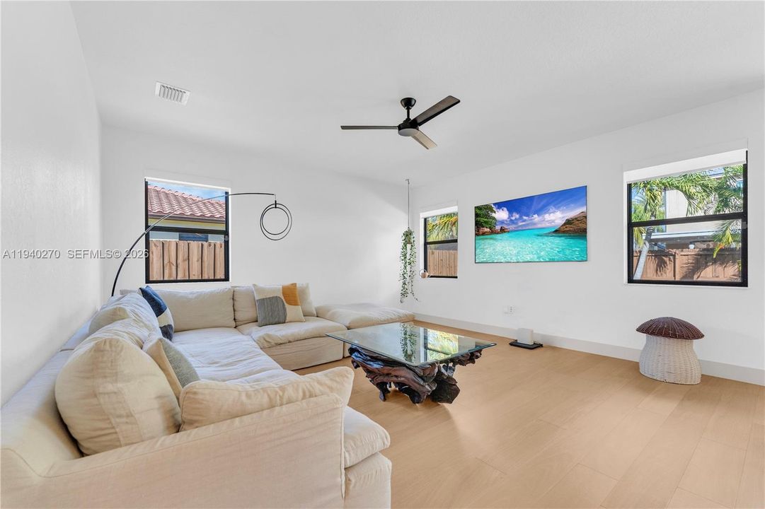 En Venta: $750,000 (4 camas, 3 baños, 2265 Pies cuadrados)