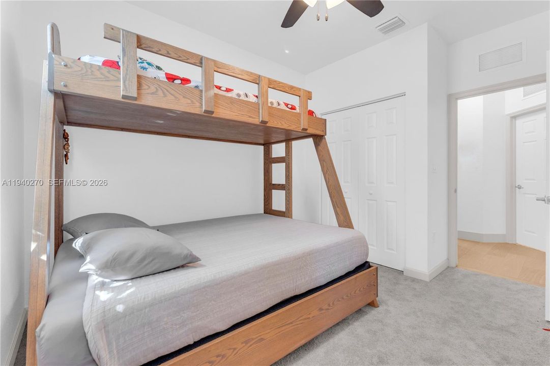 En Venta: $750,000 (4 camas, 3 baños, 2265 Pies cuadrados)