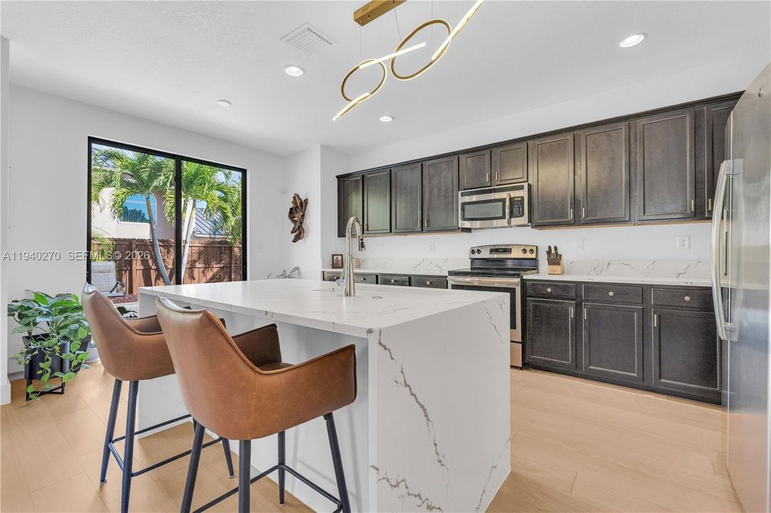 En Venta: $750,000 (4 camas, 3 baños, 2265 Pies cuadrados)