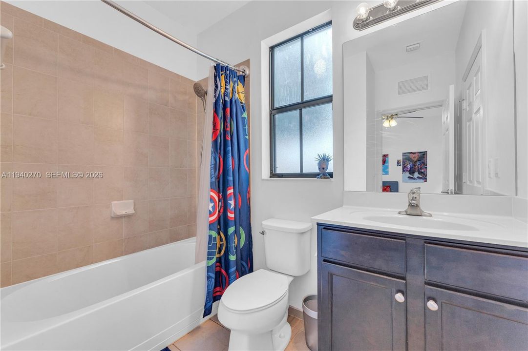 En Venta: $750,000 (4 camas, 3 baños, 2265 Pies cuadrados)