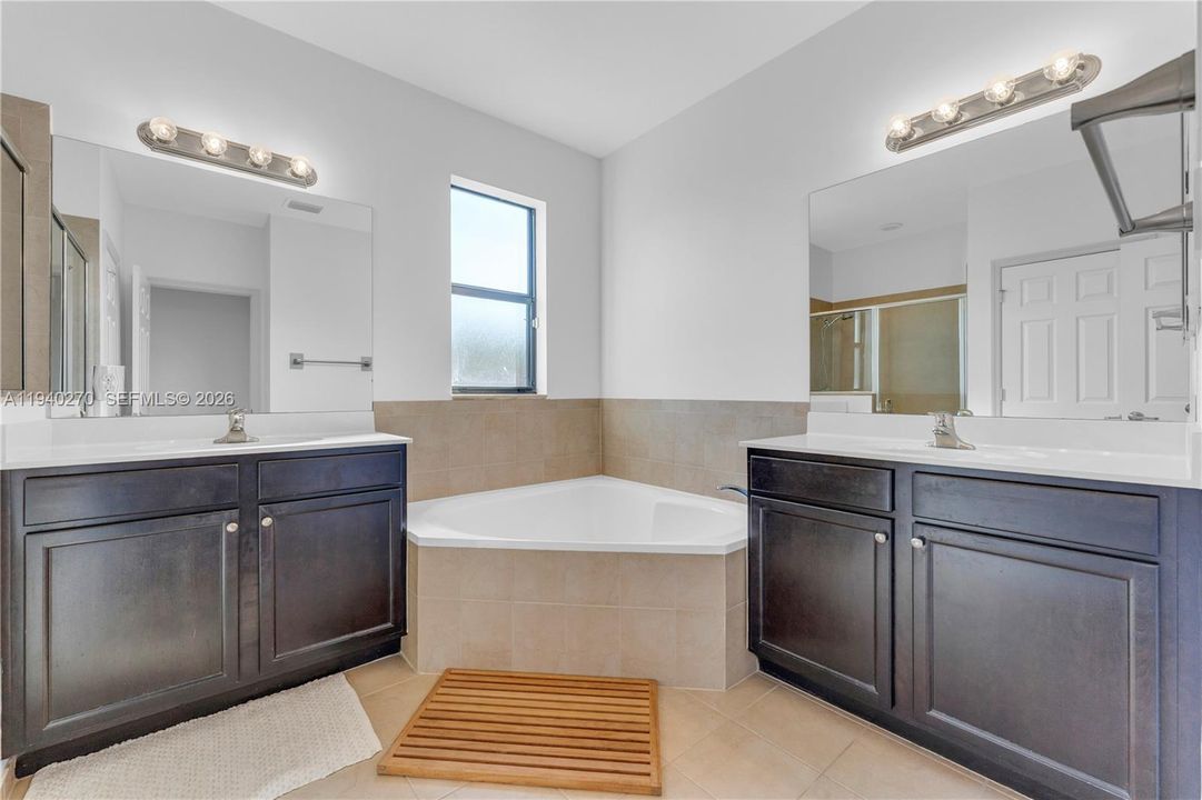 En Venta: $750,000 (4 camas, 3 baños, 2265 Pies cuadrados)