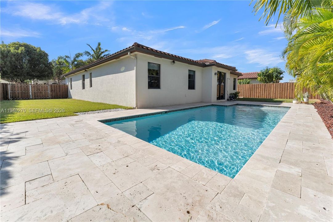 En Venta: $750,000 (4 camas, 3 baños, 2265 Pies cuadrados)