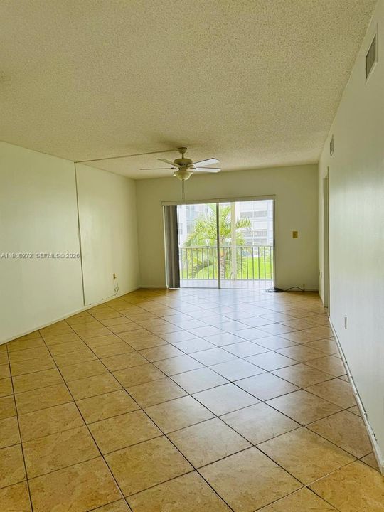 На продажу: $145,900 (2 спален, 2 ванн, 936 Квадратных фут)