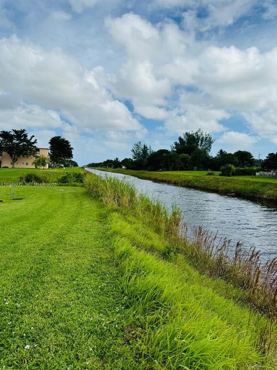 На продажу: $145,900 (2 спален, 2 ванн, 936 Квадратных фут)