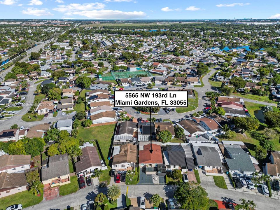 На продажу: $519,750 (4 спален, 2 ванн, 1414 Квадратных фут)