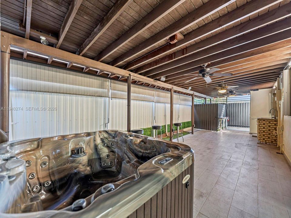 На продажу: $519,750 (4 спален, 2 ванн, 1414 Квадратных фут)