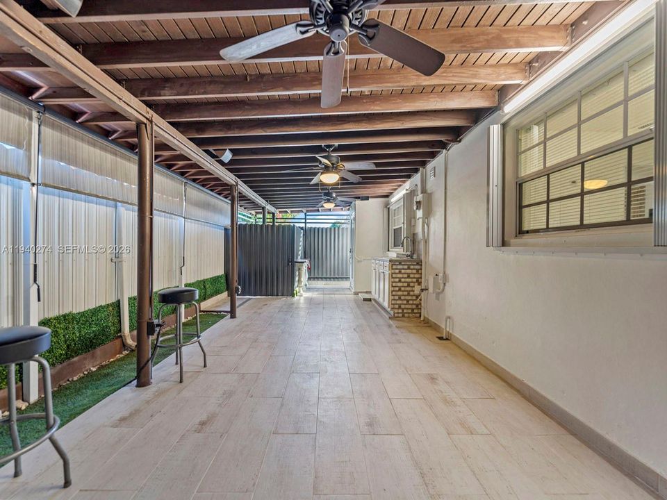 На продажу: $519,750 (4 спален, 2 ванн, 1414 Квадратных фут)