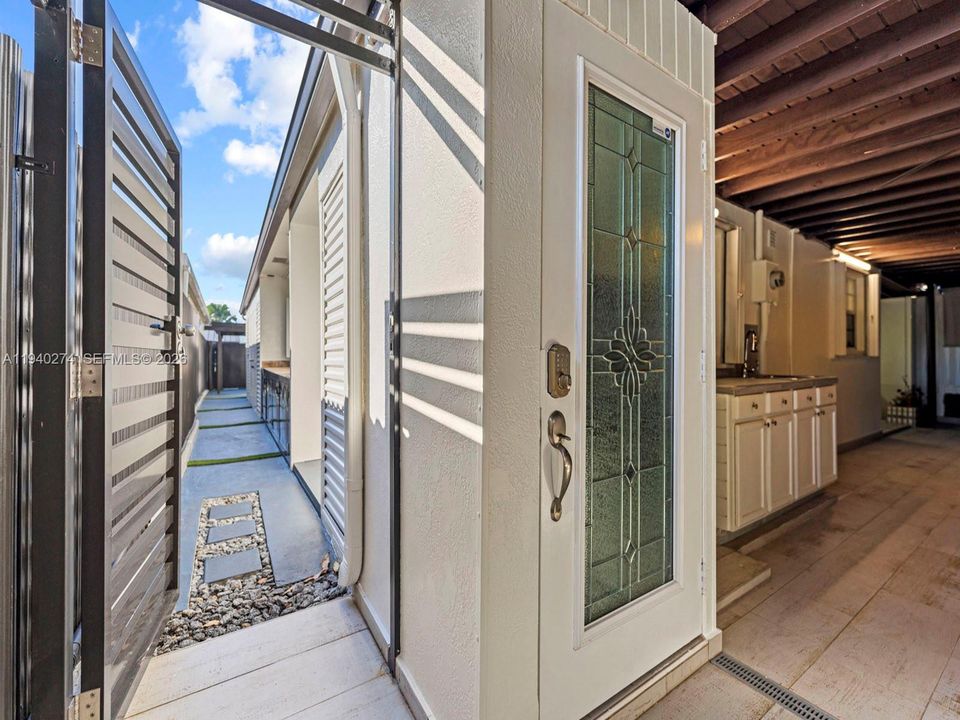 На продажу: $519,750 (4 спален, 2 ванн, 1414 Квадратных фут)