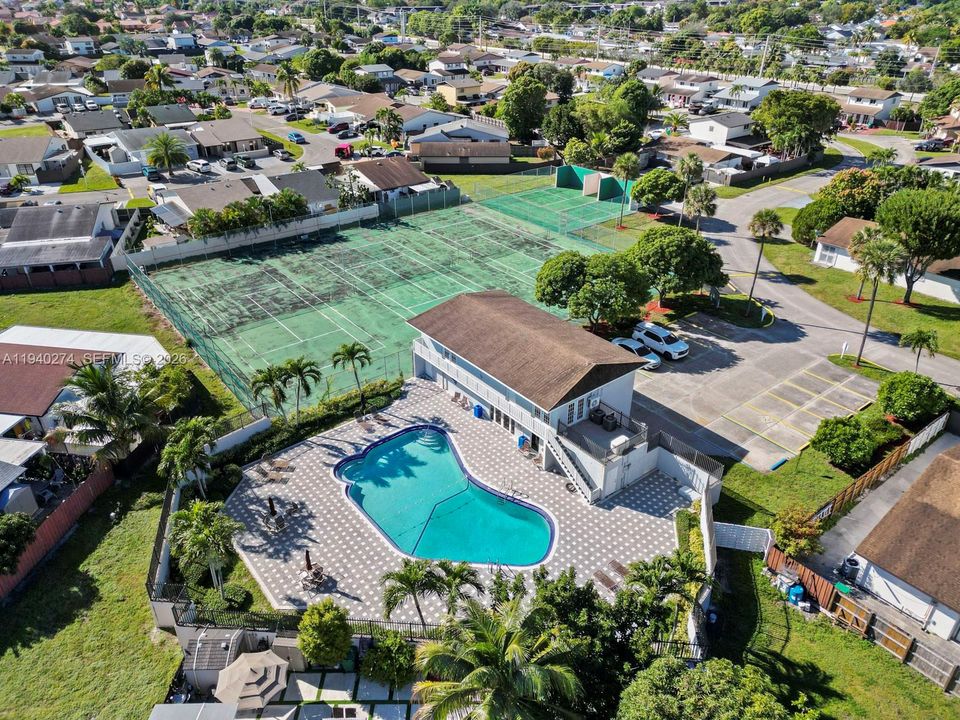 На продажу: $519,750 (4 спален, 2 ванн, 1414 Квадратных фут)