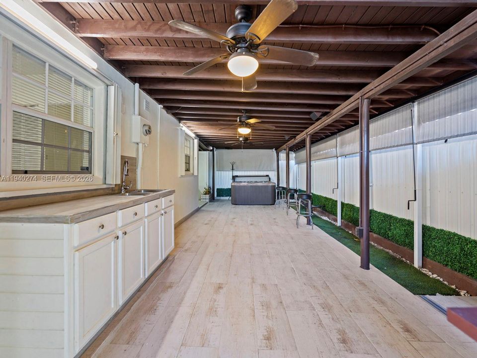 На продажу: $519,750 (4 спален, 2 ванн, 1414 Квадратных фут)