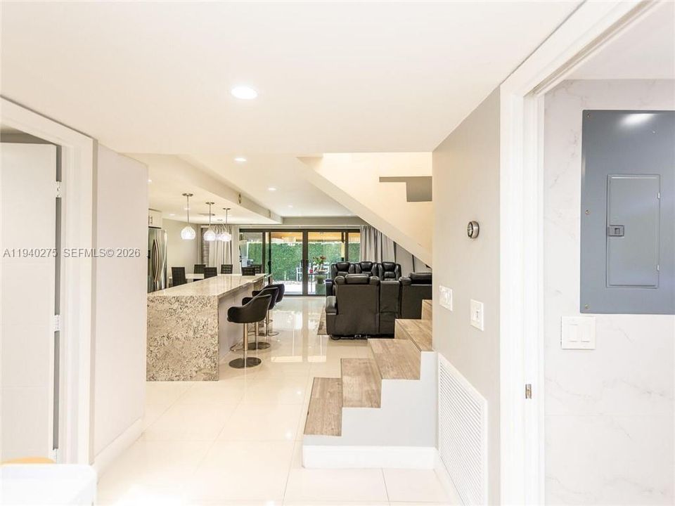 На продажу: $388,888 (4 спален, 3 ванн, 1581 Квадратных фут)