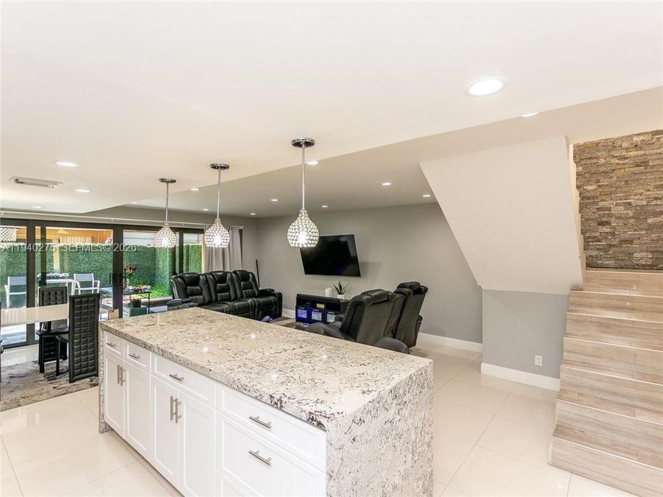 На продажу: $388,888 (4 спален, 3 ванн, 1581 Квадратных фут)