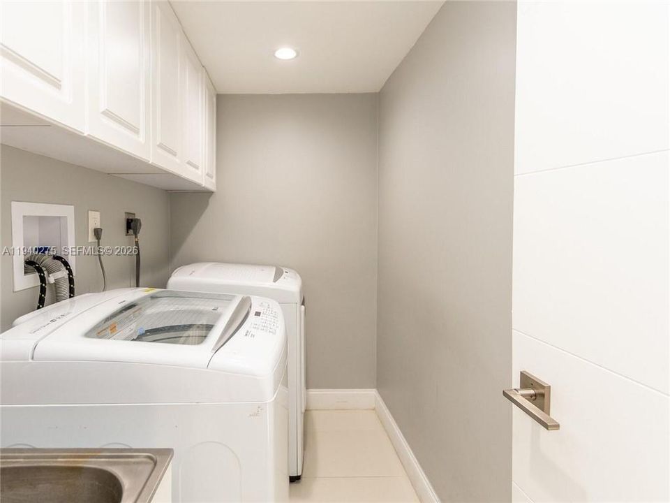 На продажу: $388,888 (4 спален, 3 ванн, 1581 Квадратных фут)