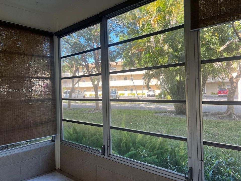 出租: $1,550 (1 贝兹, 1 浴室, 684 平方英尺)