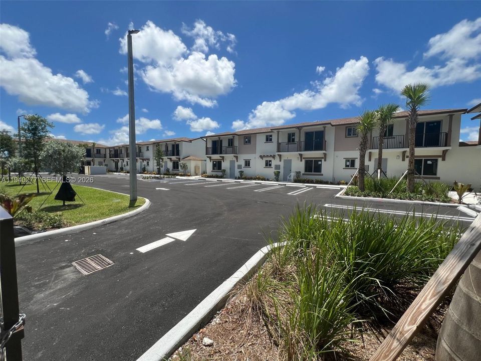 For Rent: $2,650 (3 beds, 2 baths, 16476 Square Feet)