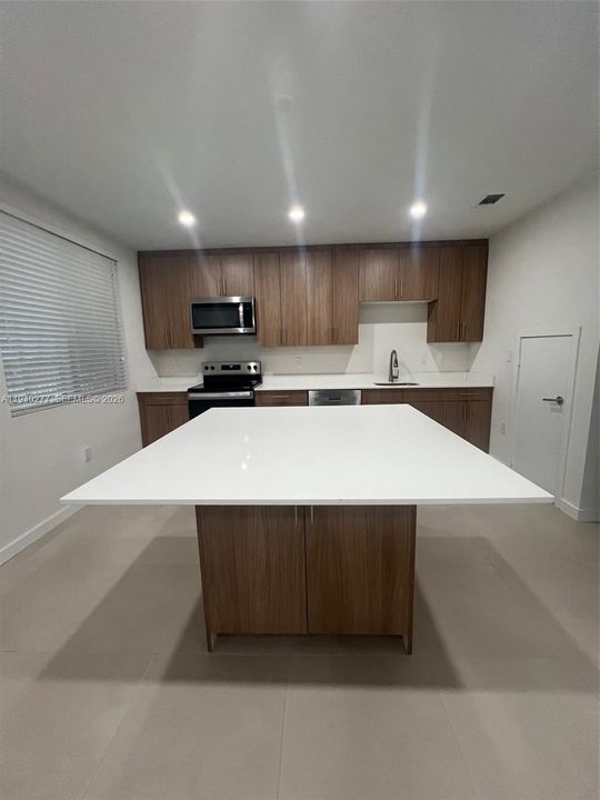 For Rent: $2,650 (3 beds, 2 baths, 16476 Square Feet)