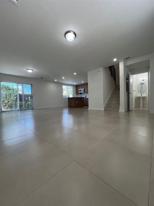 For Rent: $2,650 (3 beds, 2 baths, 16476 Square Feet)