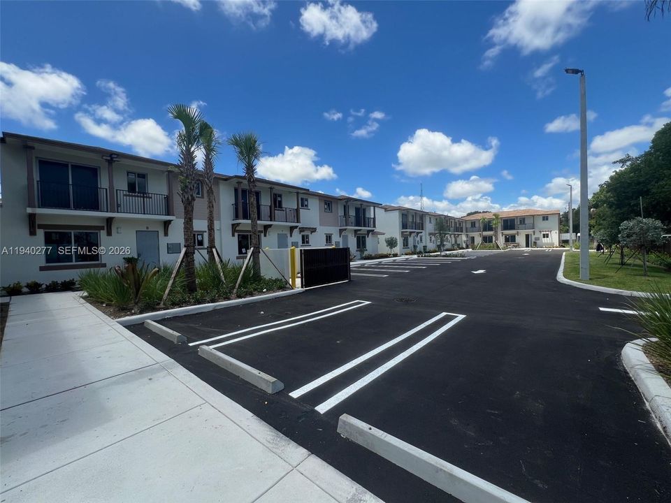 For Rent: $2,650 (3 beds, 2 baths, 16476 Square Feet)