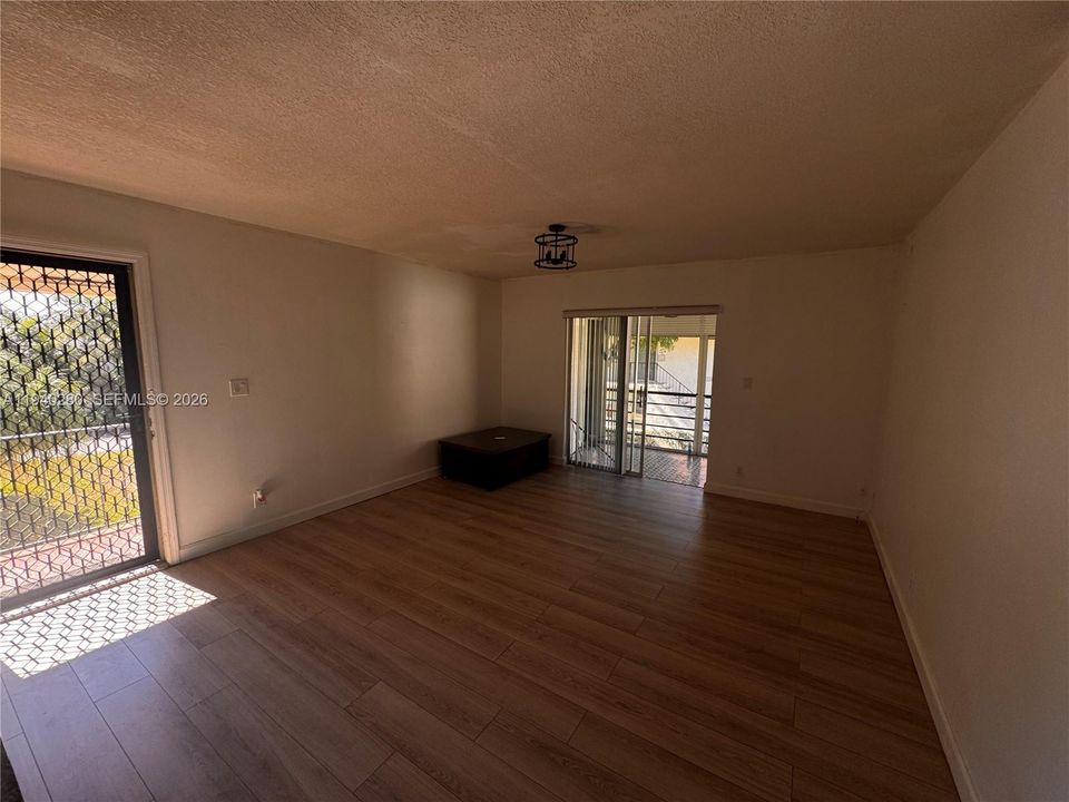 En Venta: $255,000 (2 camas, 2 baños, 978 Pies cuadrados)