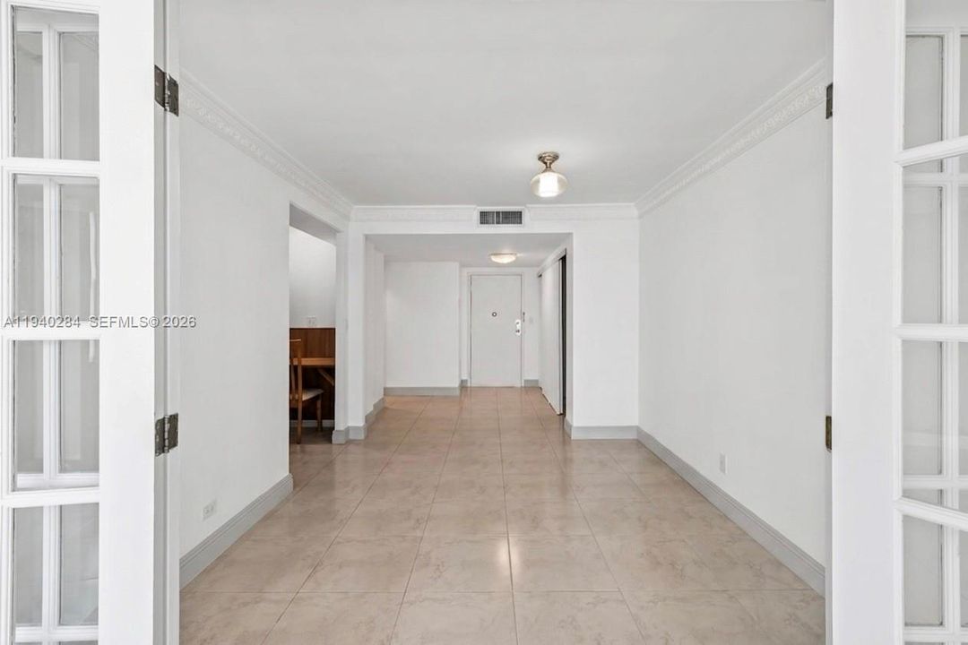 For Sale: $195,000 (0 beds, 1 baths, 595 Square Feet)
