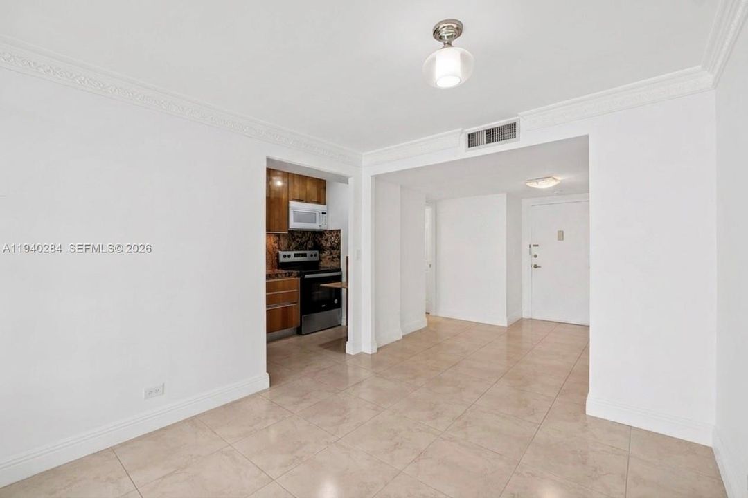 For Sale: $195,000 (0 beds, 1 baths, 595 Square Feet)