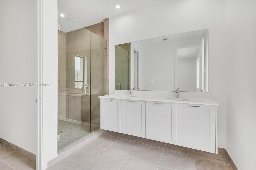 出租: $5,750 (3 贝兹, 2 浴室, 2124 平方英尺)