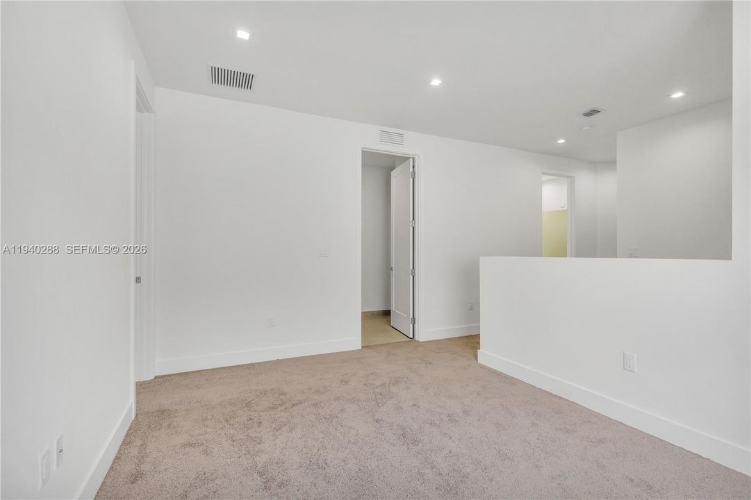 出租: $5,750 (3 贝兹, 2 浴室, 2124 平方英尺)