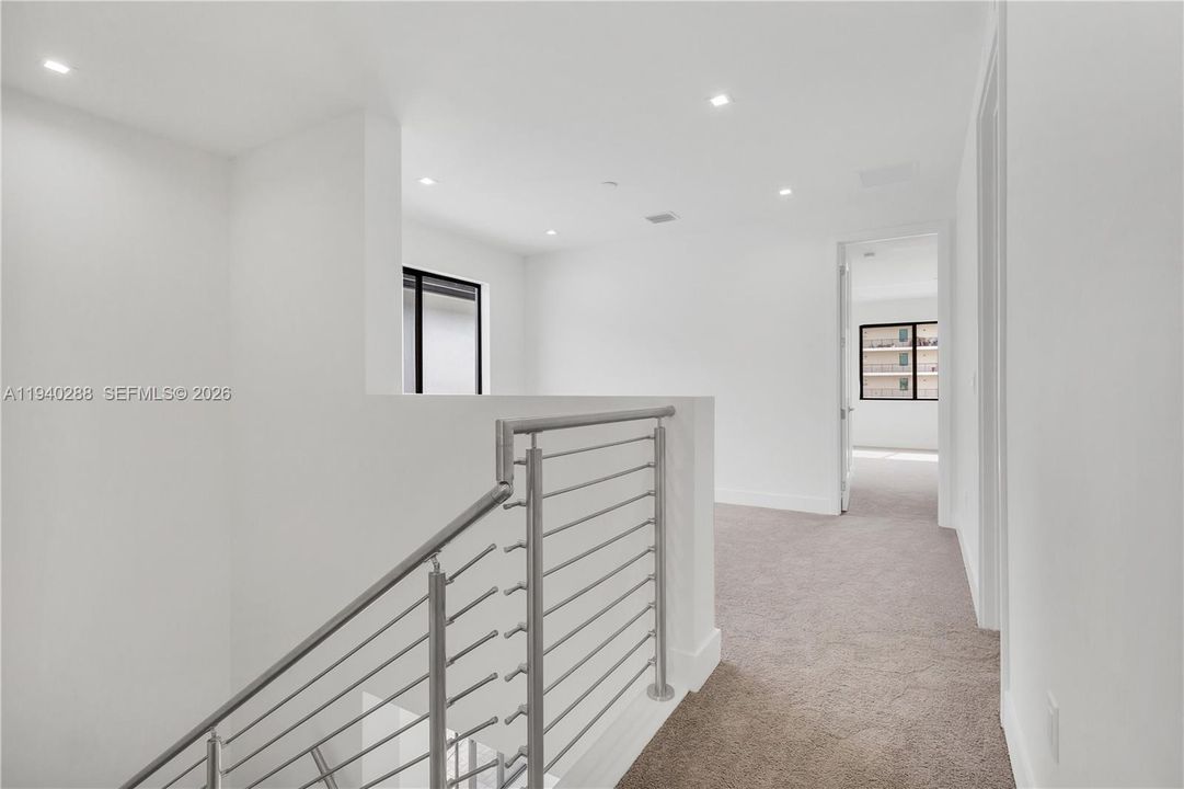 出租: $5,750 (3 贝兹, 2 浴室, 2124 平方英尺)