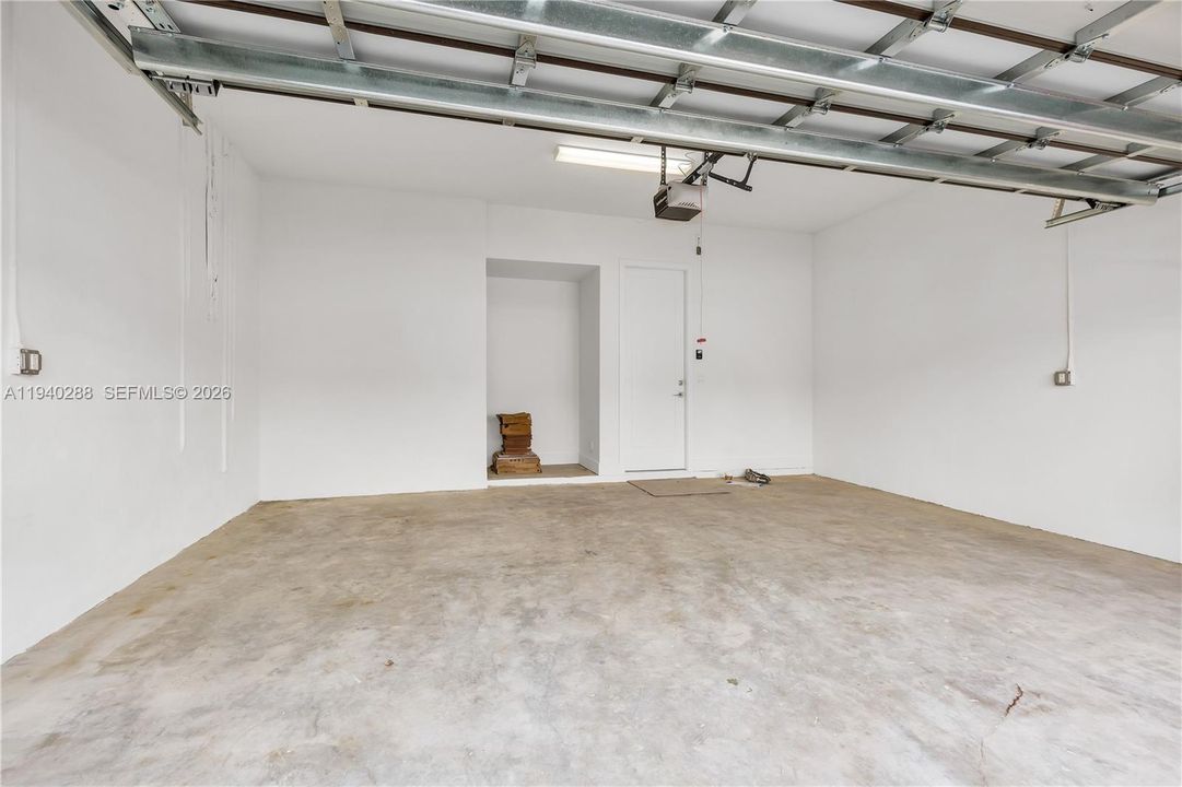 出租: $5,750 (3 贝兹, 2 浴室, 2124 平方英尺)