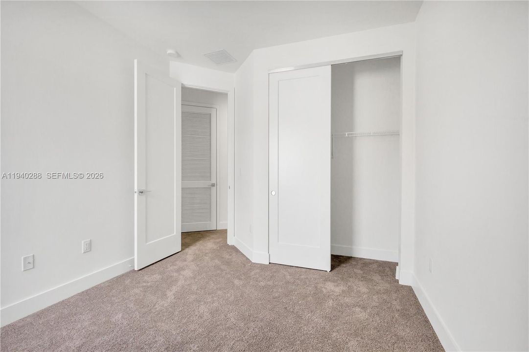 出租: $5,750 (3 贝兹, 2 浴室, 2124 平方英尺)