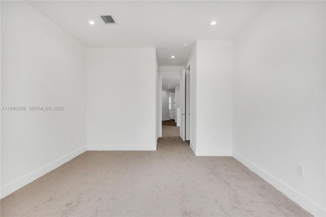 出租: $5,750 (3 贝兹, 2 浴室, 2124 平方英尺)